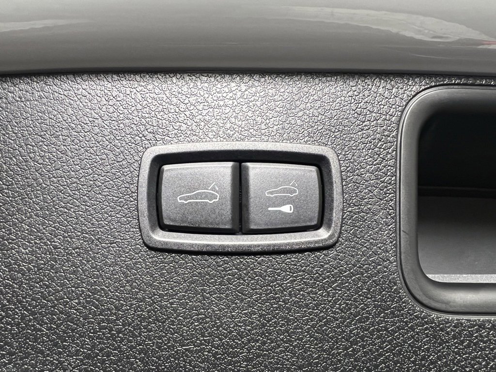 Certified 2023 Porsche Macan S image 18