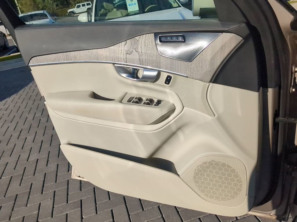 Used 2024 Volvo XC90 B6 Ultimate image 31