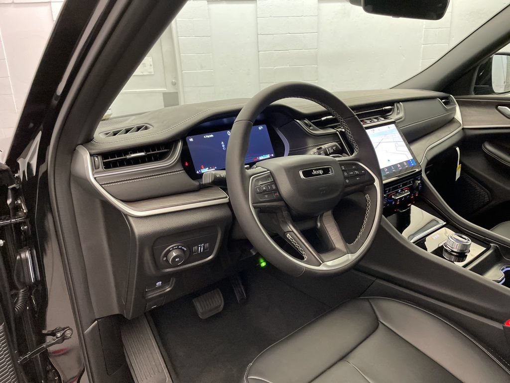 New 2025 Jeep Grand Cherokee L Limited RWD image 13