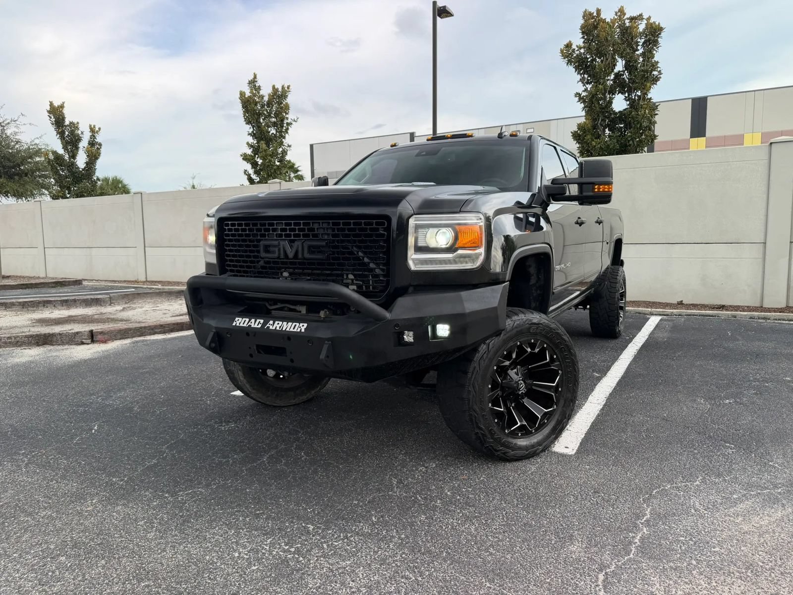 Used 2016 GMC Sierra 2500 Denali w/ Duramax Plus Package AWD/4WD image 1