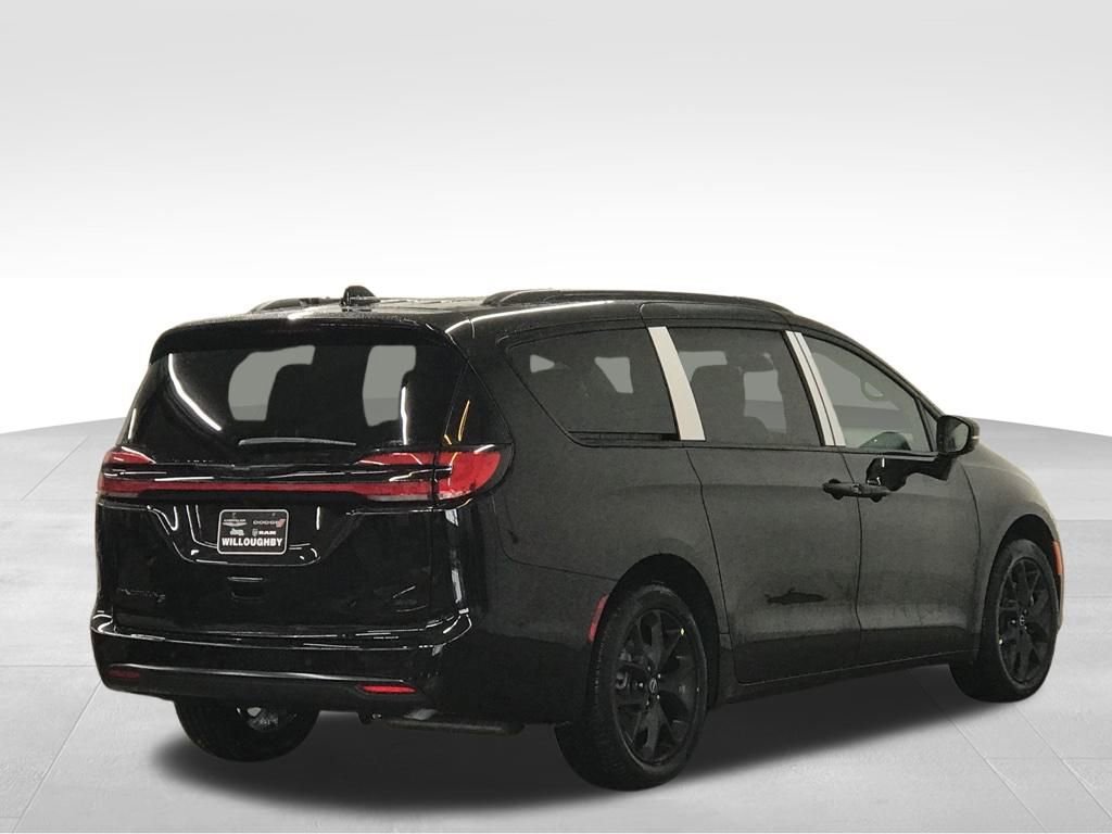 New 2026 Chrysler Pacifica Select w/ S Appearance Package image 8