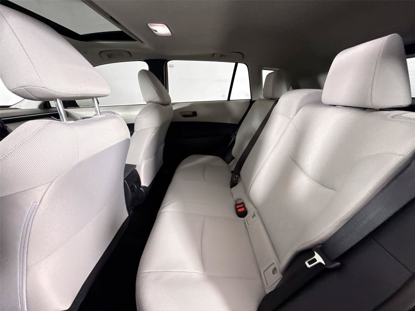 Used 2024 Toyota Corolla Cross LE w/ Moonroof Package FWD image 30