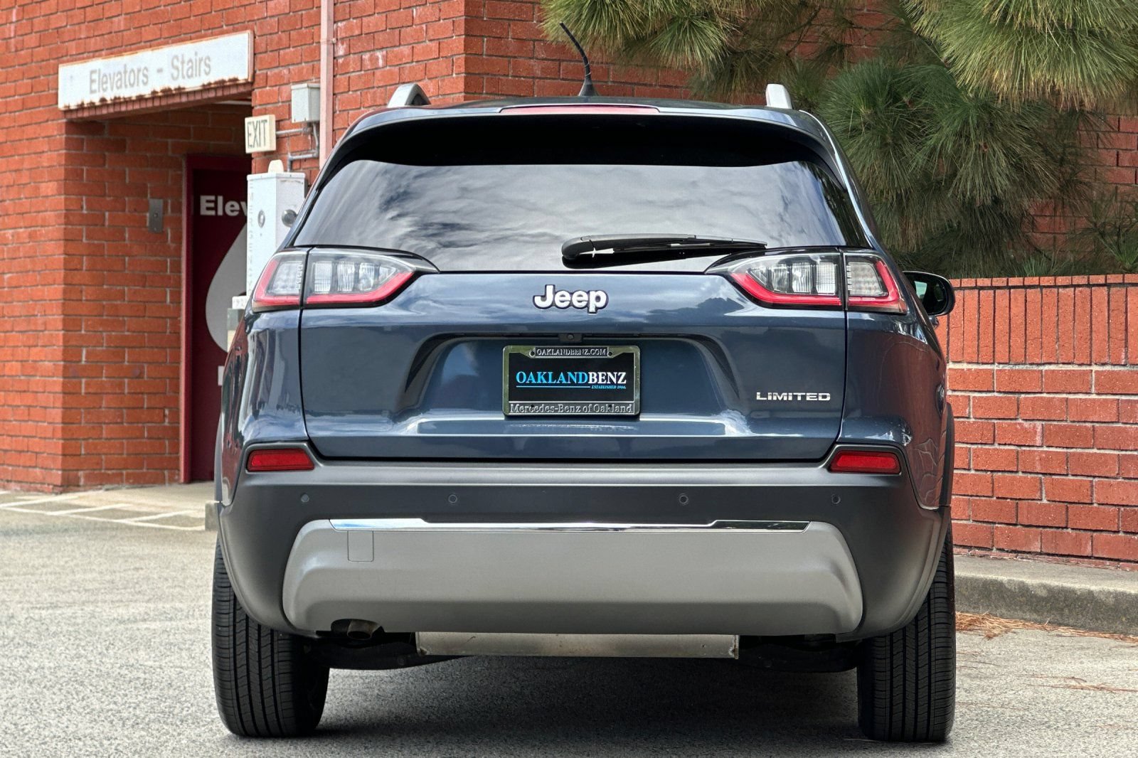 Used 2020 Jeep Cherokee Limited w/ Advanced Safety Group FWD image 5