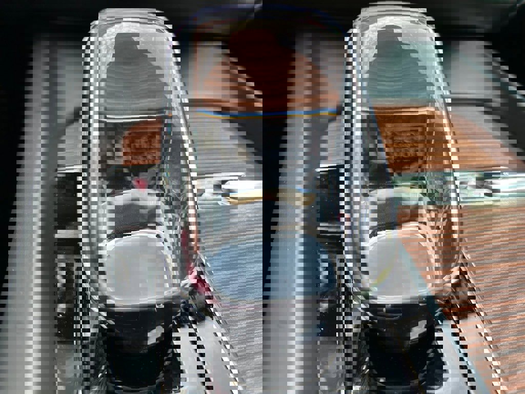 Certified 2024 Volvo XC60 T8 Ultimate w/ Protection Package Premier image 29