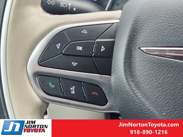 Used 2019 Chrysler Pacifica Limited w/ Tire & Wheel Group image 30