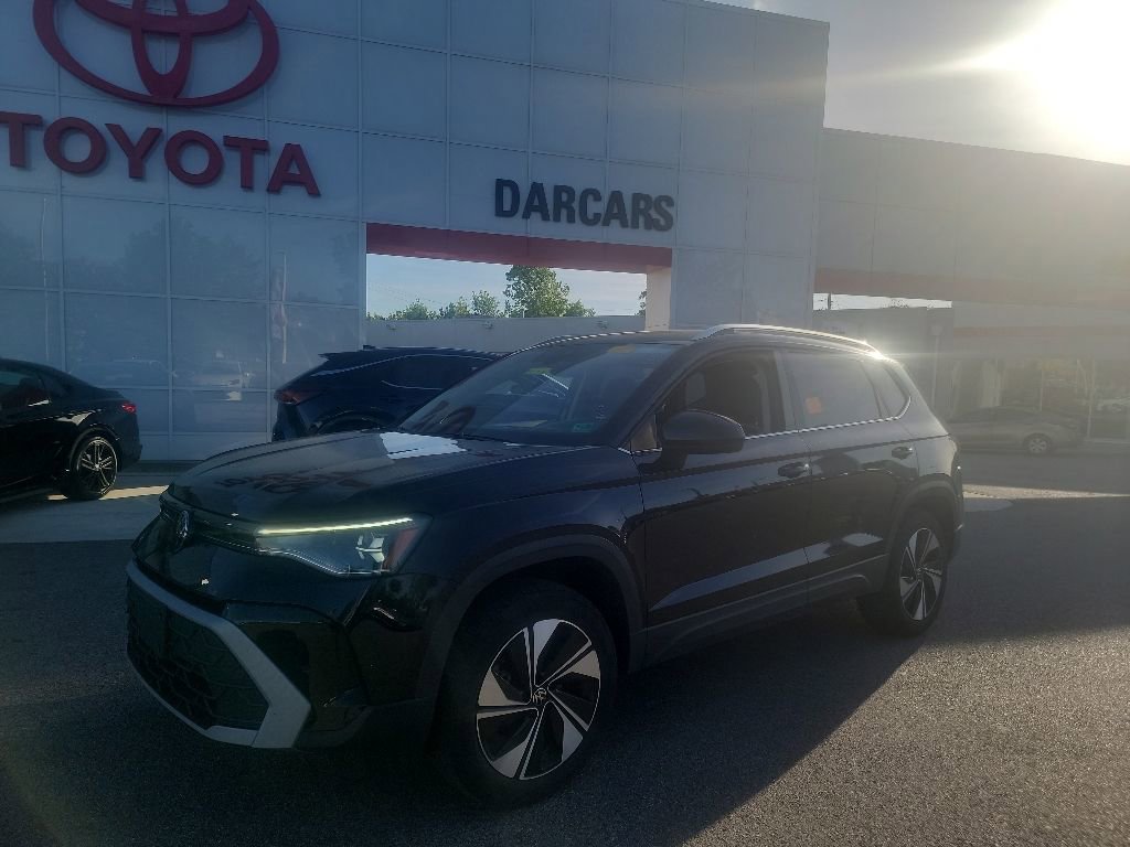 Used 2025 Volkswagen Taos SE AWD/4WD image 3