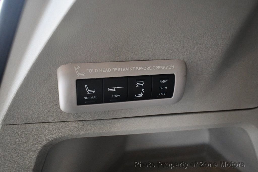 Used 2014 Chrysler Town & Country Touring-L image 46