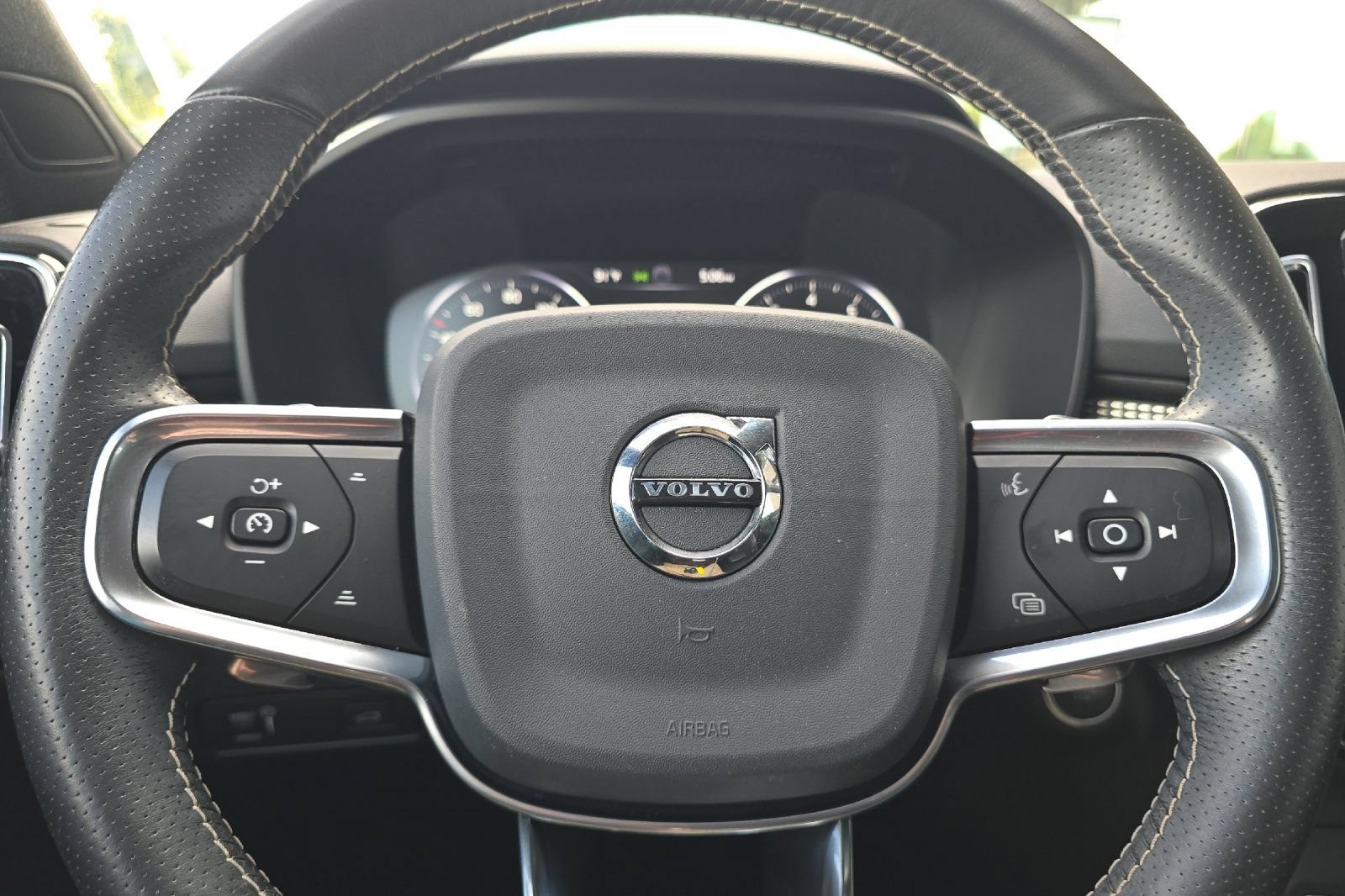 Used 2020 Volvo XC40 T5 R-Design w/ Protection Package AWD/4WD image 26