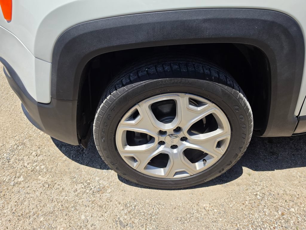 Used 2015 Jeep Renegade Limited AWD/4WD image 3