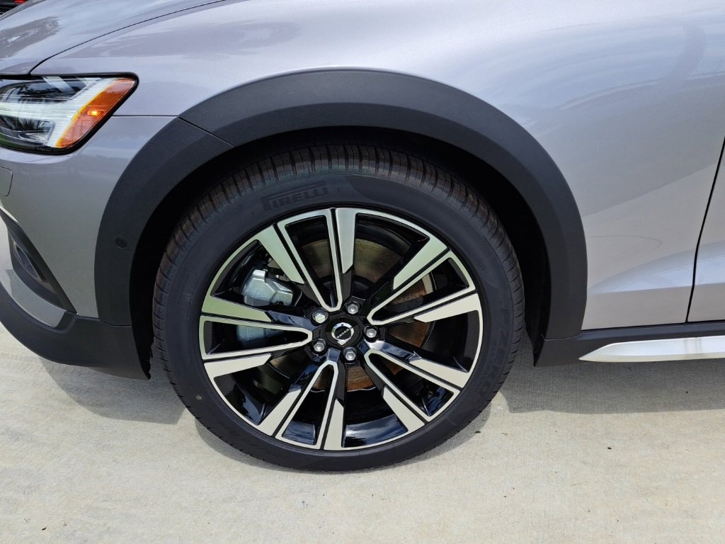 New 2026 Volvo V60 B5 Cross Country Ultra w/ Protection Package Premier image 3
