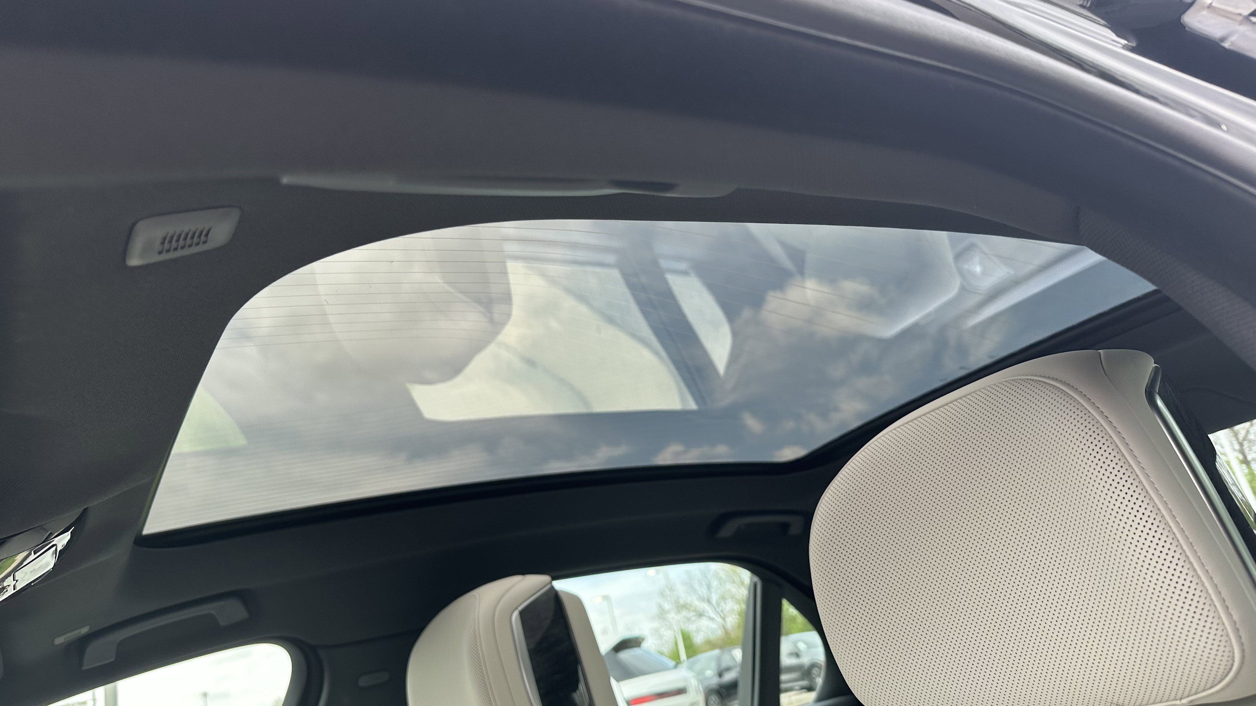 Certified 2025 BMW i7 xDrive60 w/ Premium Package AWD/4WD image 29