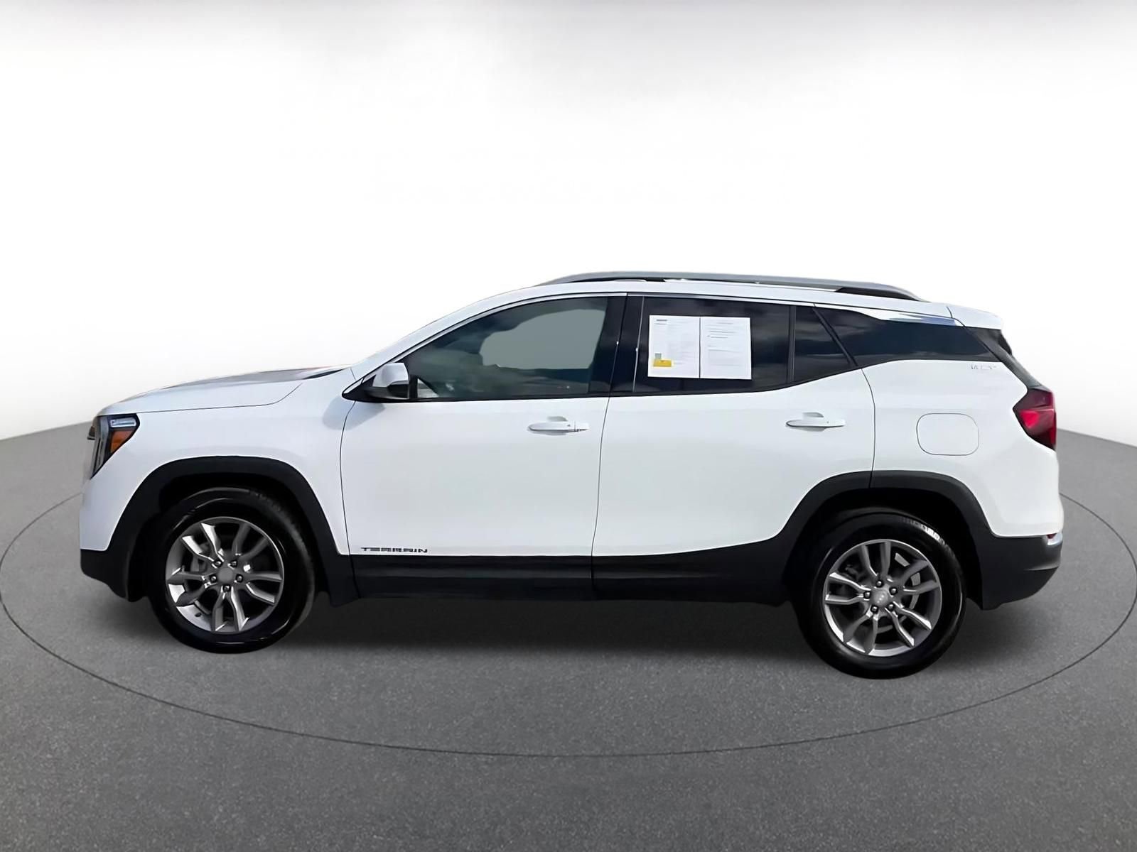 Used 2024 GMC Terrain SLT AWD/4WD image 9