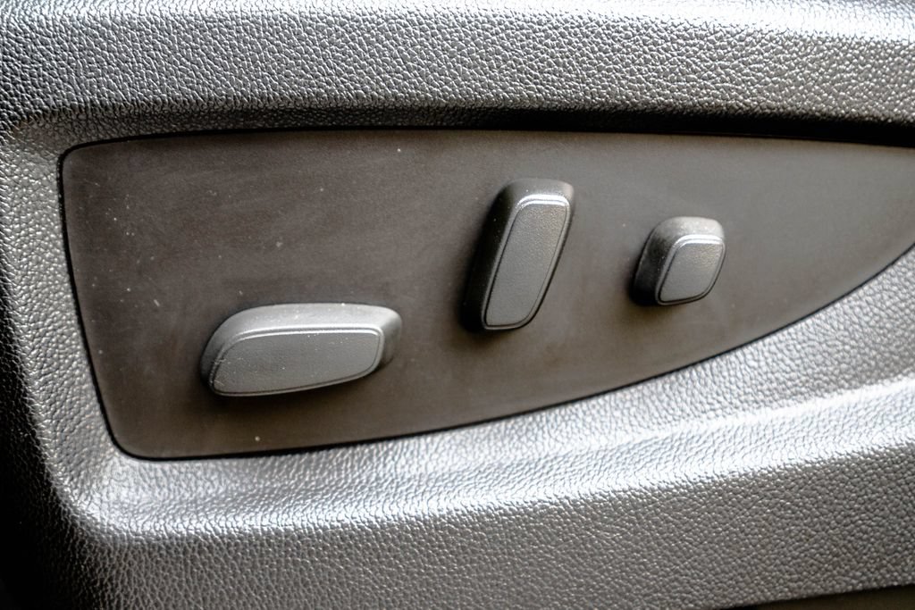 Used 2015 Chevrolet Tahoe LTZ AWD/4WD image 23