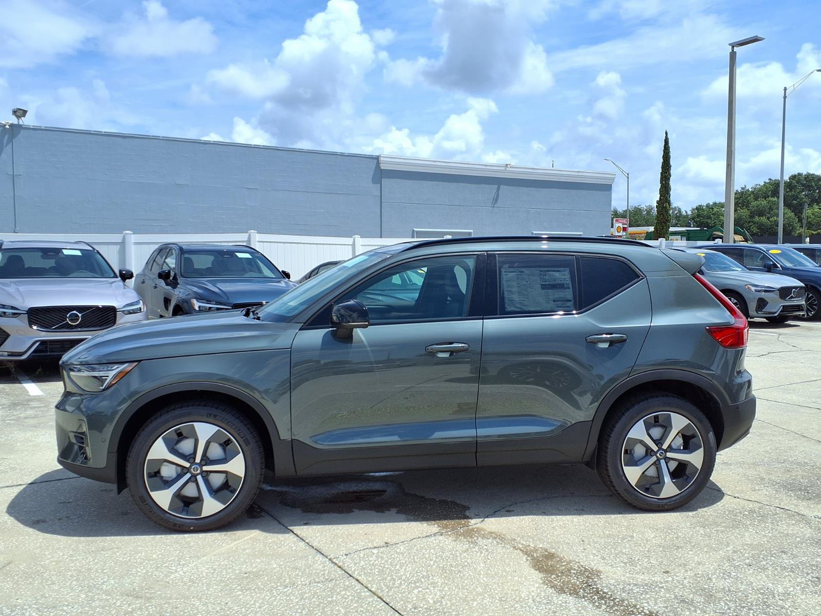 New 2026 Volvo XC40 B5 Plus w/ Climate Package AWD/4WD image 4