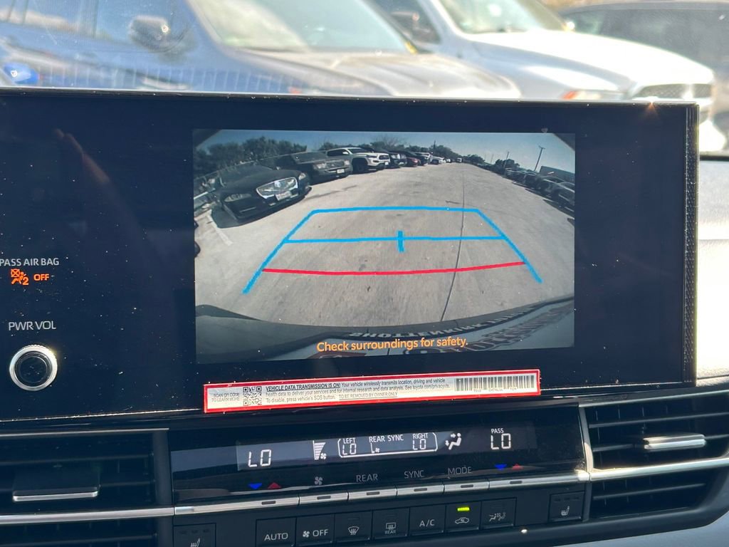 Used 2025 Toyota Sienna XLE image 38