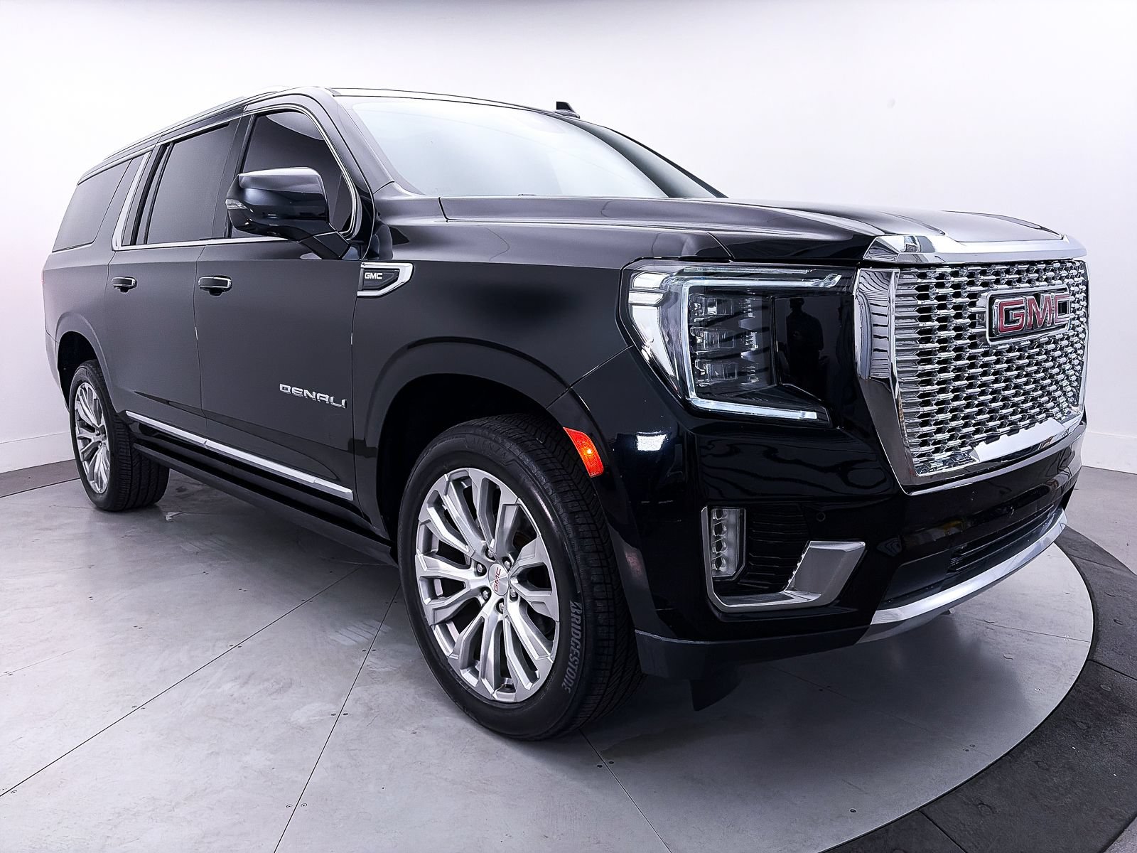 Used 2023 GMC Yukon XL Denali AWD/4WD image 12