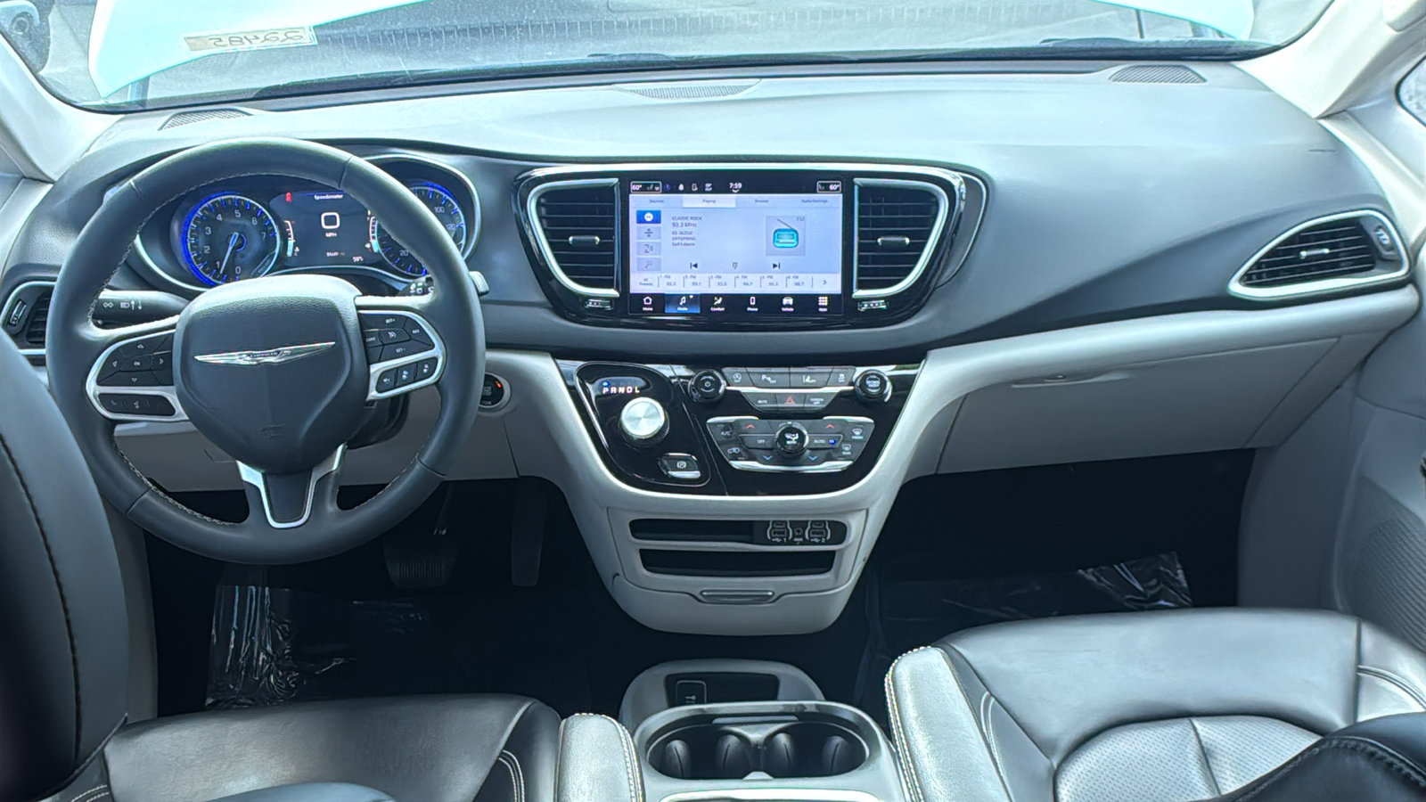 Used 2023 Chrysler Pacifica Touring-L image 21