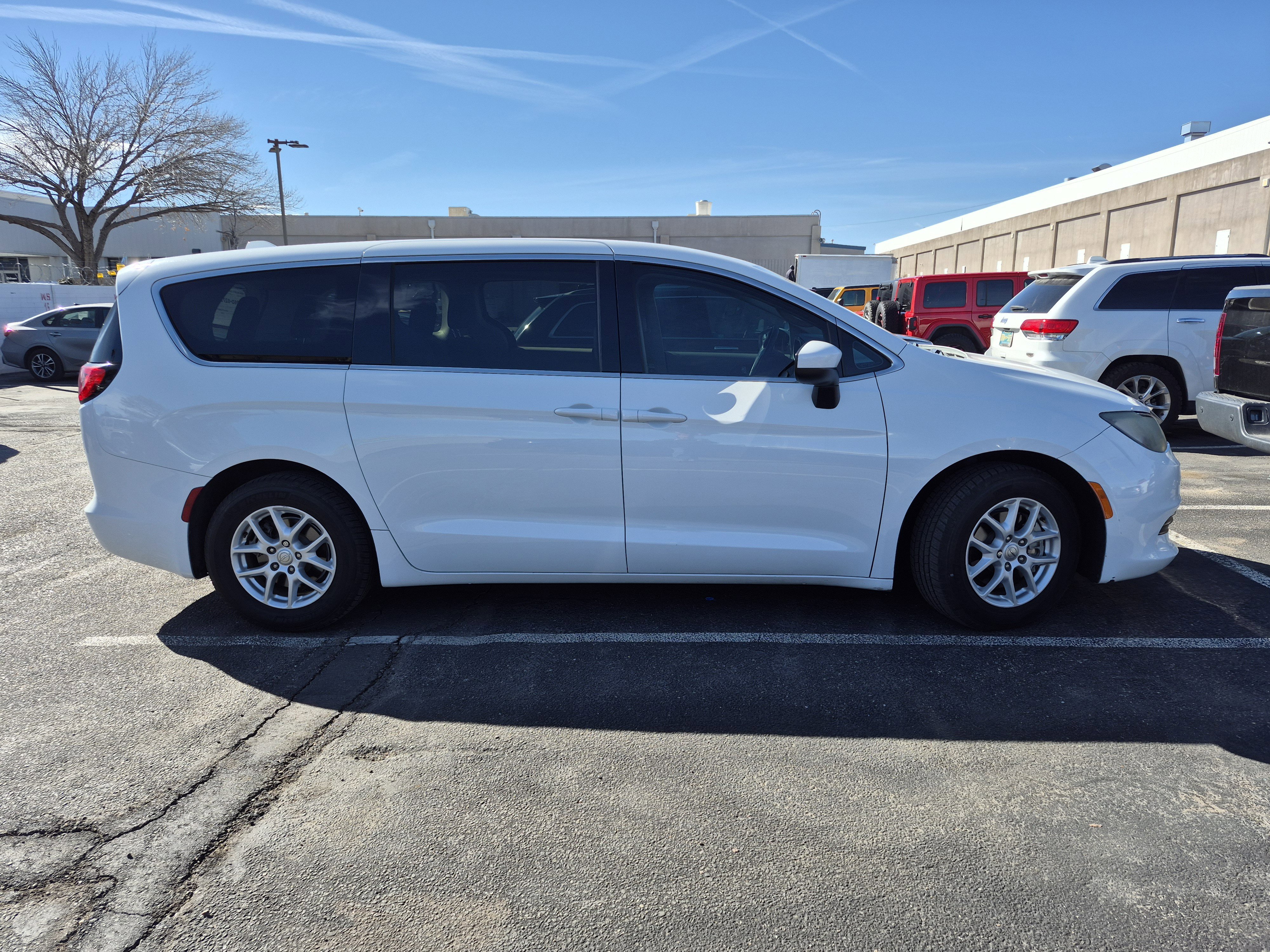 Used 2017 Chrysler Pacifica LX image 26