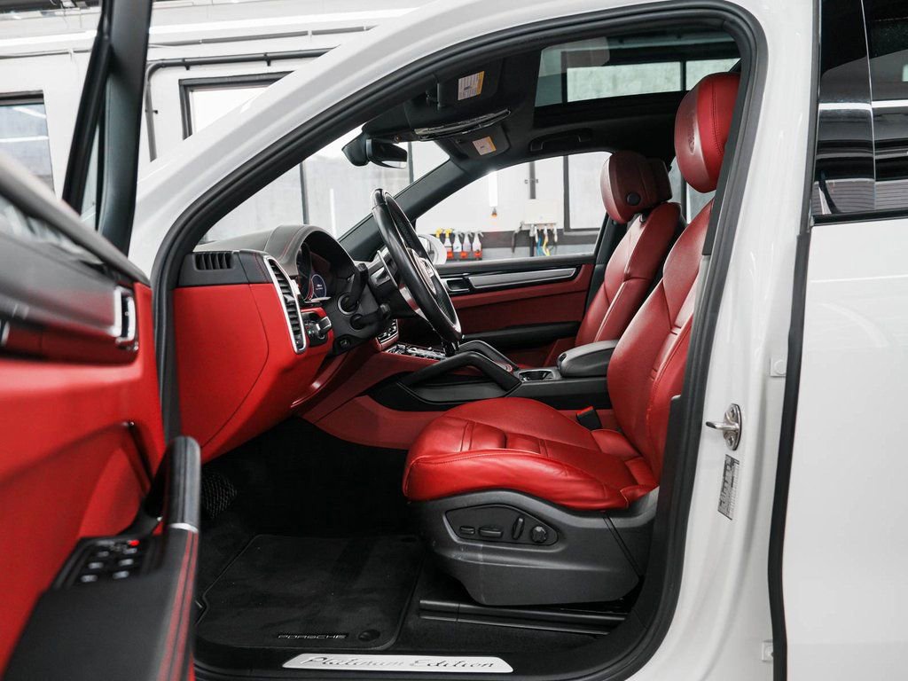 Used 2023 Porsche Cayenne image 29