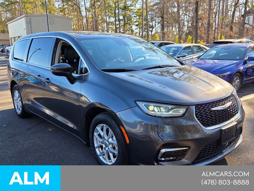 Used 2023 Chrysler Pacifica Touring-L FWD image 9