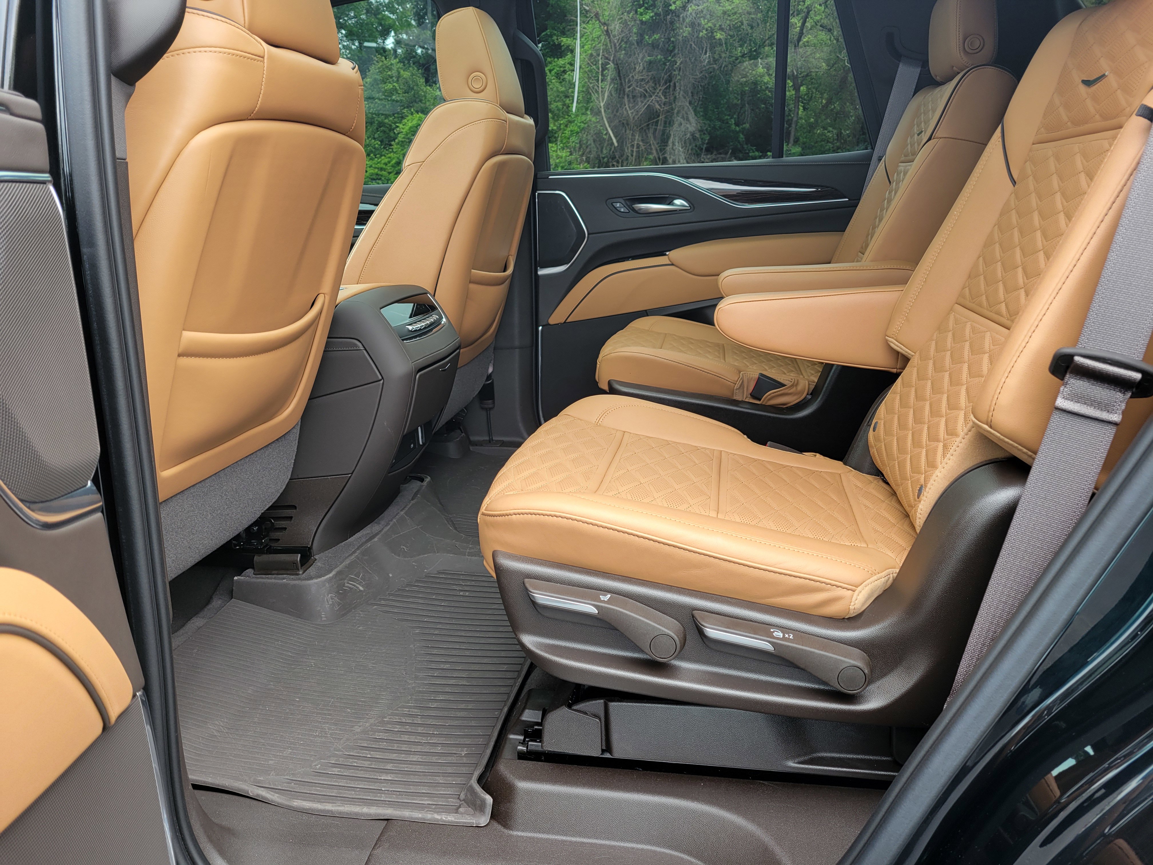 Certified 2023 Cadillac Escalade Premium Luxury AWD/4WD image 35