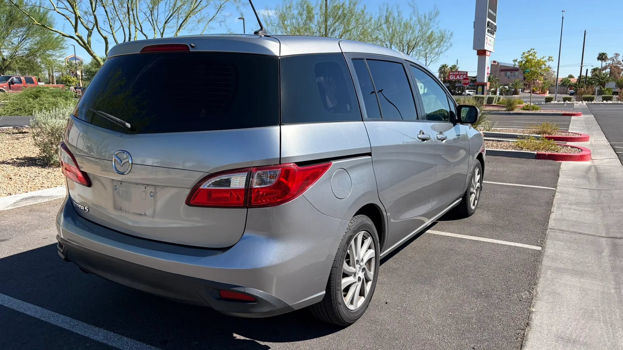Used 2012 MAZDA MAZDA5 Sport FWD image 5