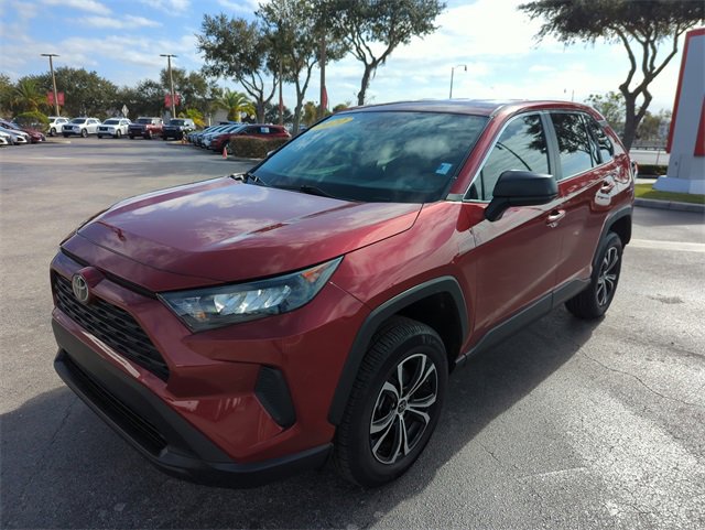 Used 2022 Toyota RAV4 LE image 9