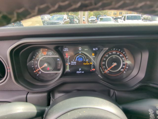 Used 2025 Jeep Wrangler Unlimited Rubicon w/ Convenience Group AWD/4WD image 28