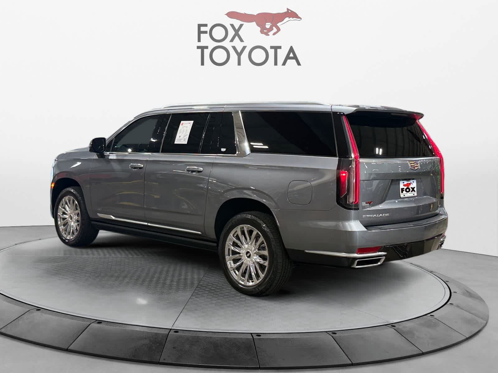 Used 2021 Cadillac Escalade ESV Premium Luxury w/ Driver Assist Tech Package AWD/4WD image 4