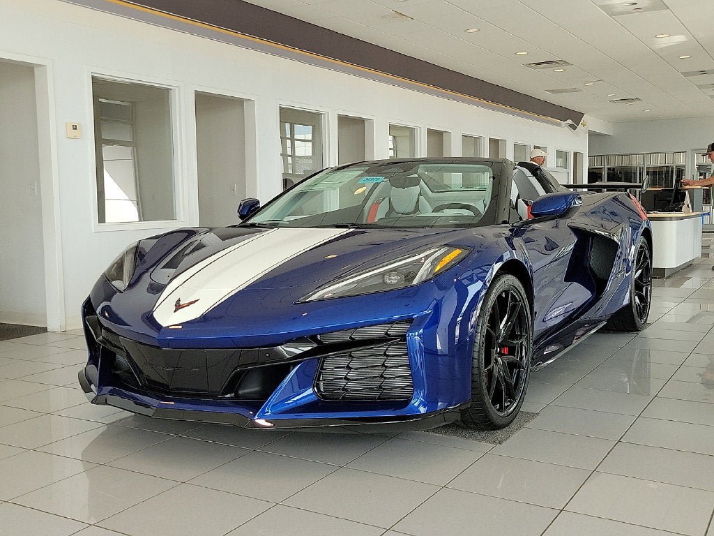 New 2027 Chevrolet Corvette Grand Sport w/ Z52 Sport Performance Package RWD image 2