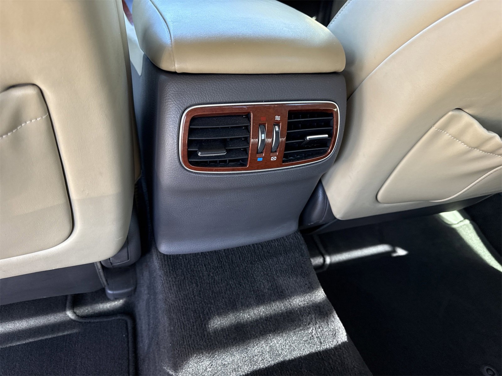 Used 2013 Hyundai Genesis 3.8 w/ Premium Pkg image 12