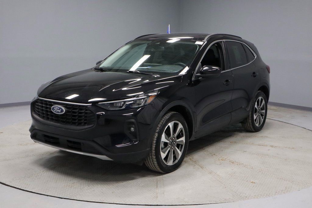 Used 2025 Ford Escape Platinum image 7