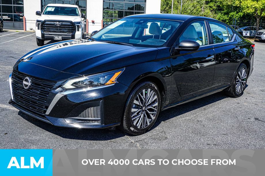 Used 2025 Nissan Altima 2.5 SV FWD image 2