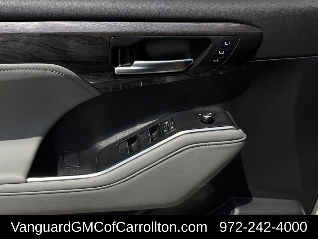 Used 2023 Toyota Highlander Limited image 26