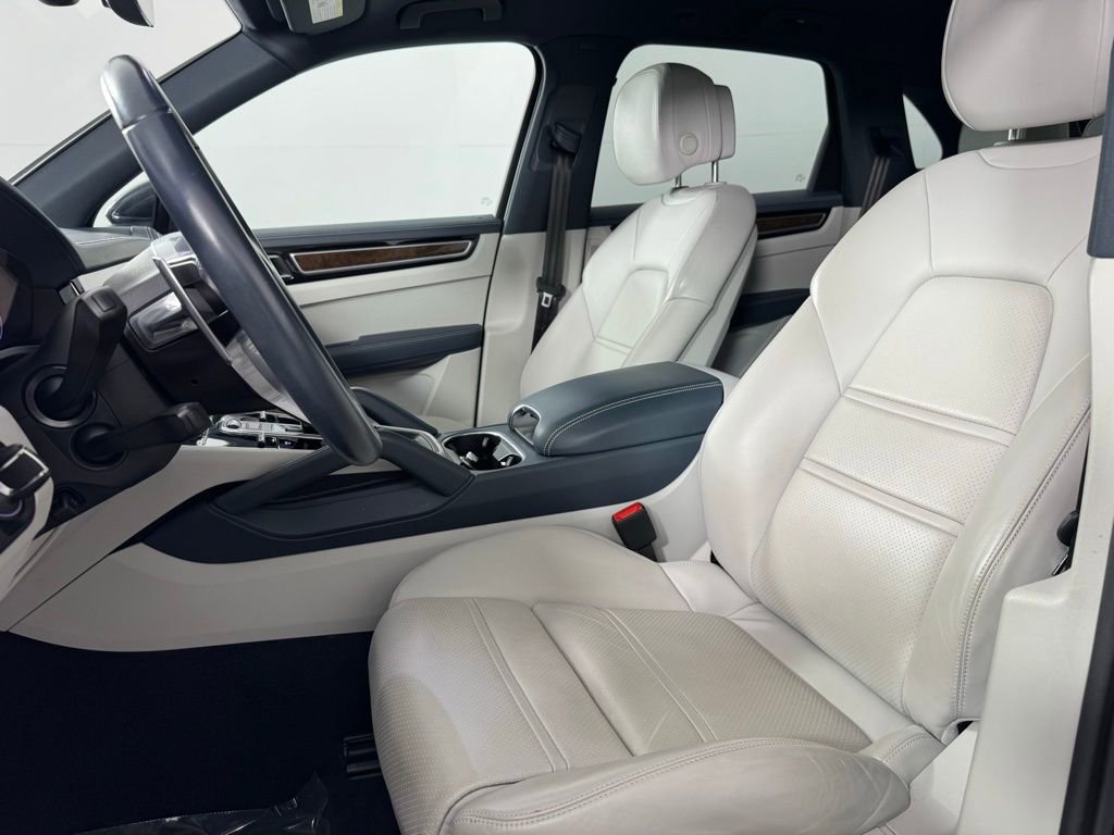 Used 2022 Porsche Cayenne AWD/4WD image 12