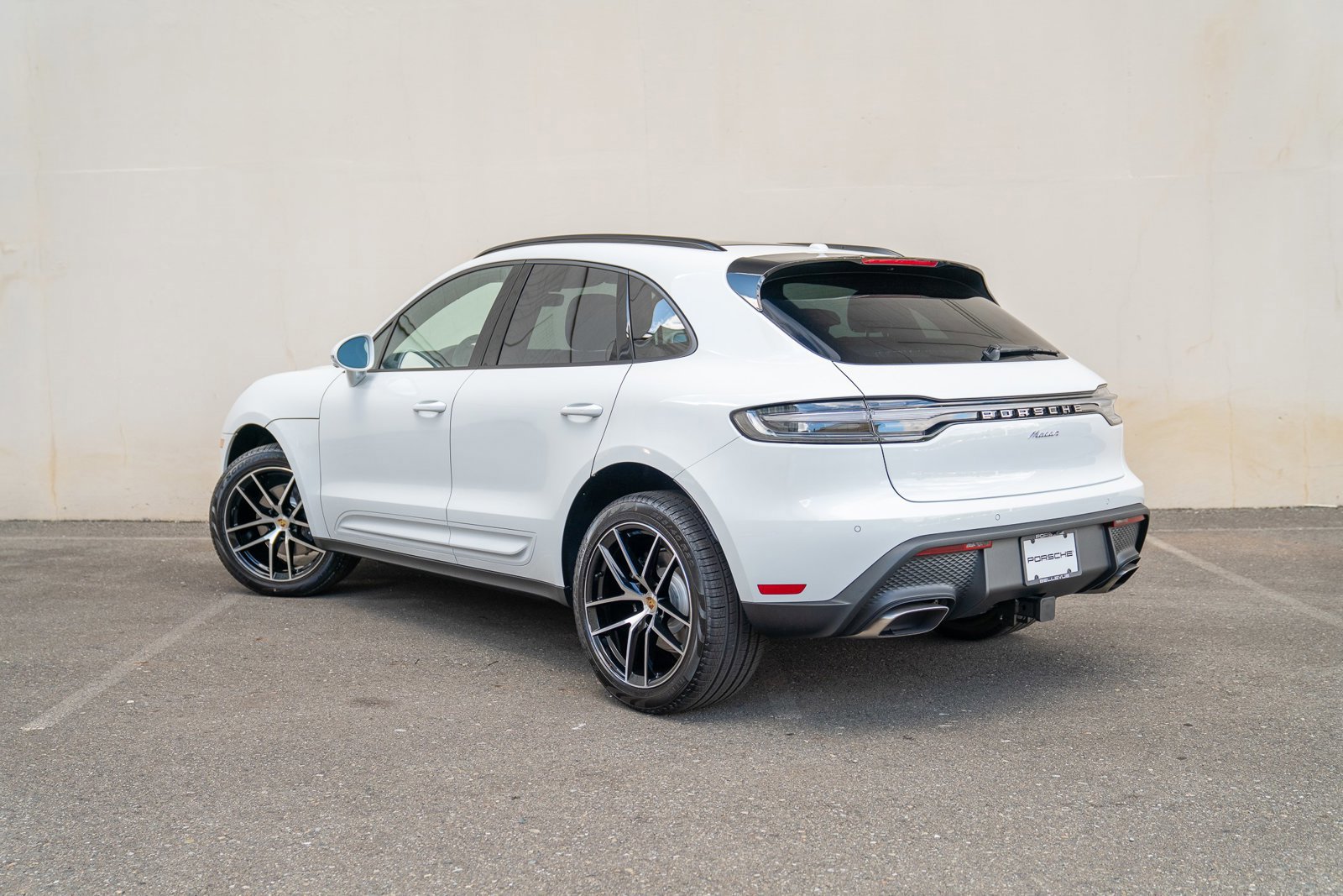 Certified 2025 Porsche Macan video 3