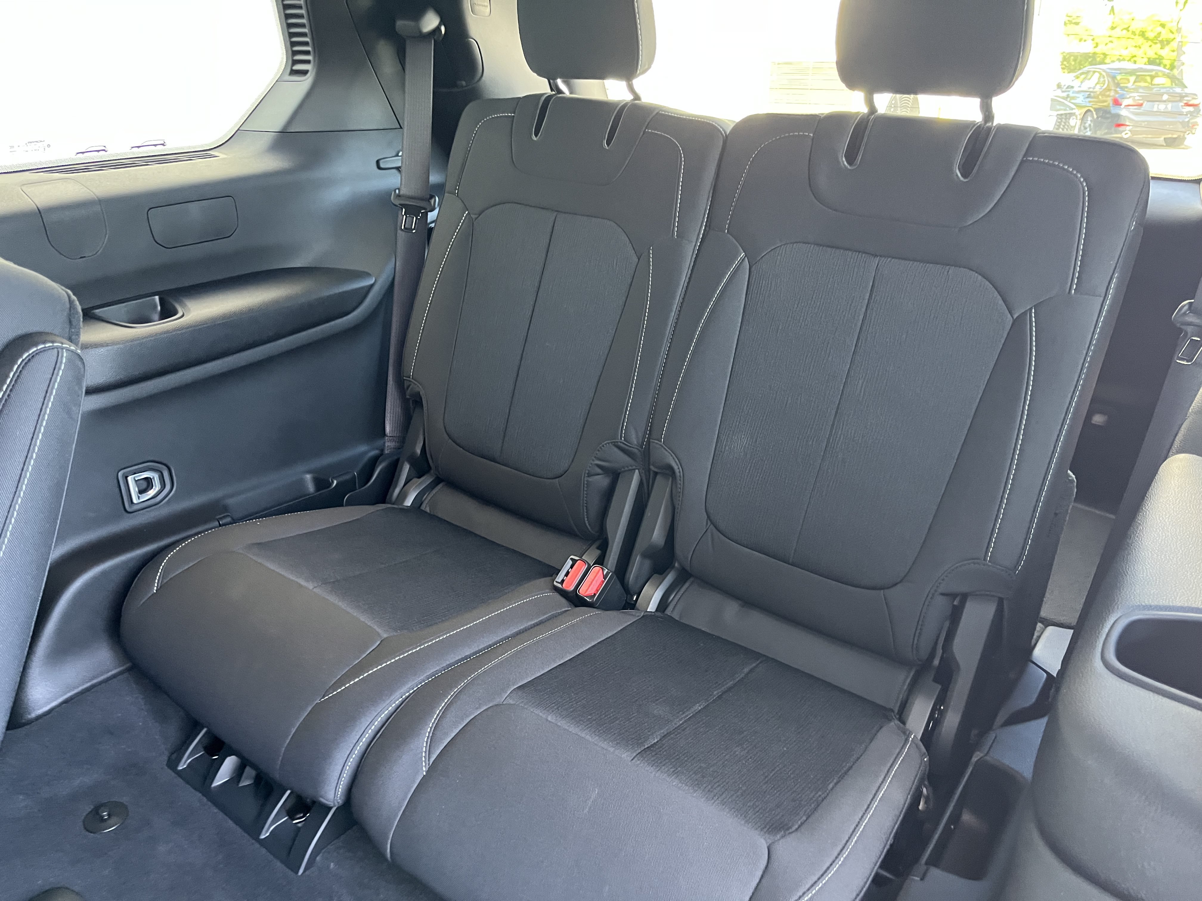 Used 2025 Jeep Grand Cherokee L Laredo AWD/4WD image 18