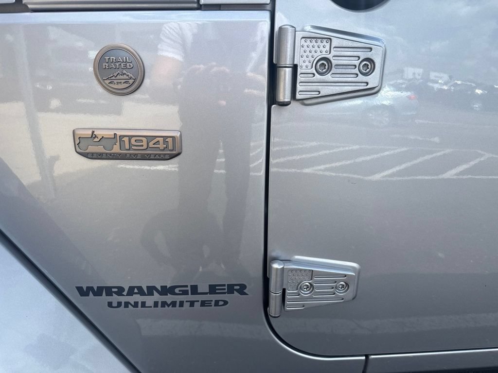 Used 2017 Jeep Wrangler Unlimited Sahara AWD/4WD image 13