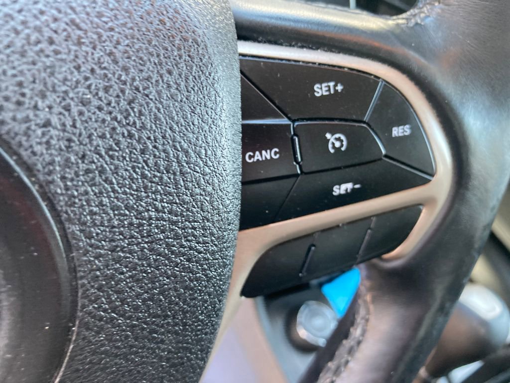Used 2018 Jeep Cherokee Latitude AWD/4WD image 42