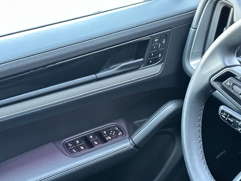 Certified 2025 Porsche Cayenne AWD/4WD image 20