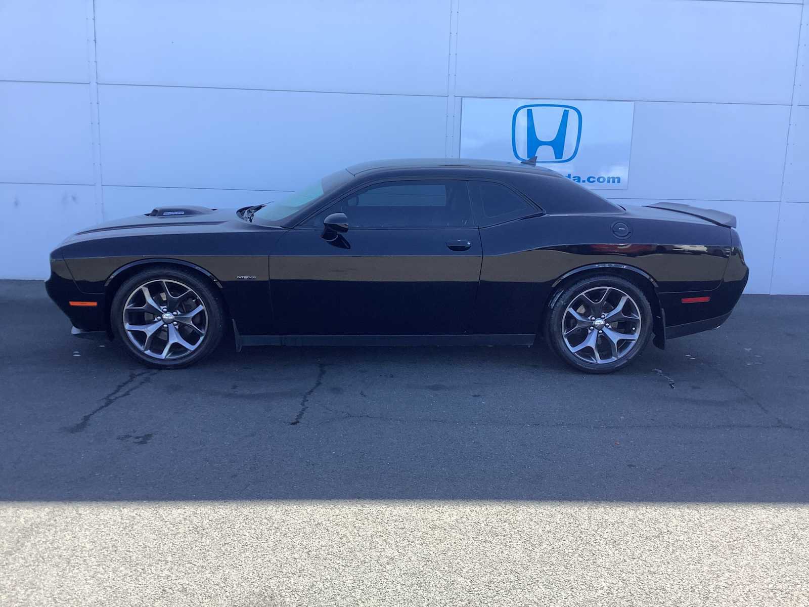 Used 2015 Dodge Challenger R/T Plus RWD image 2