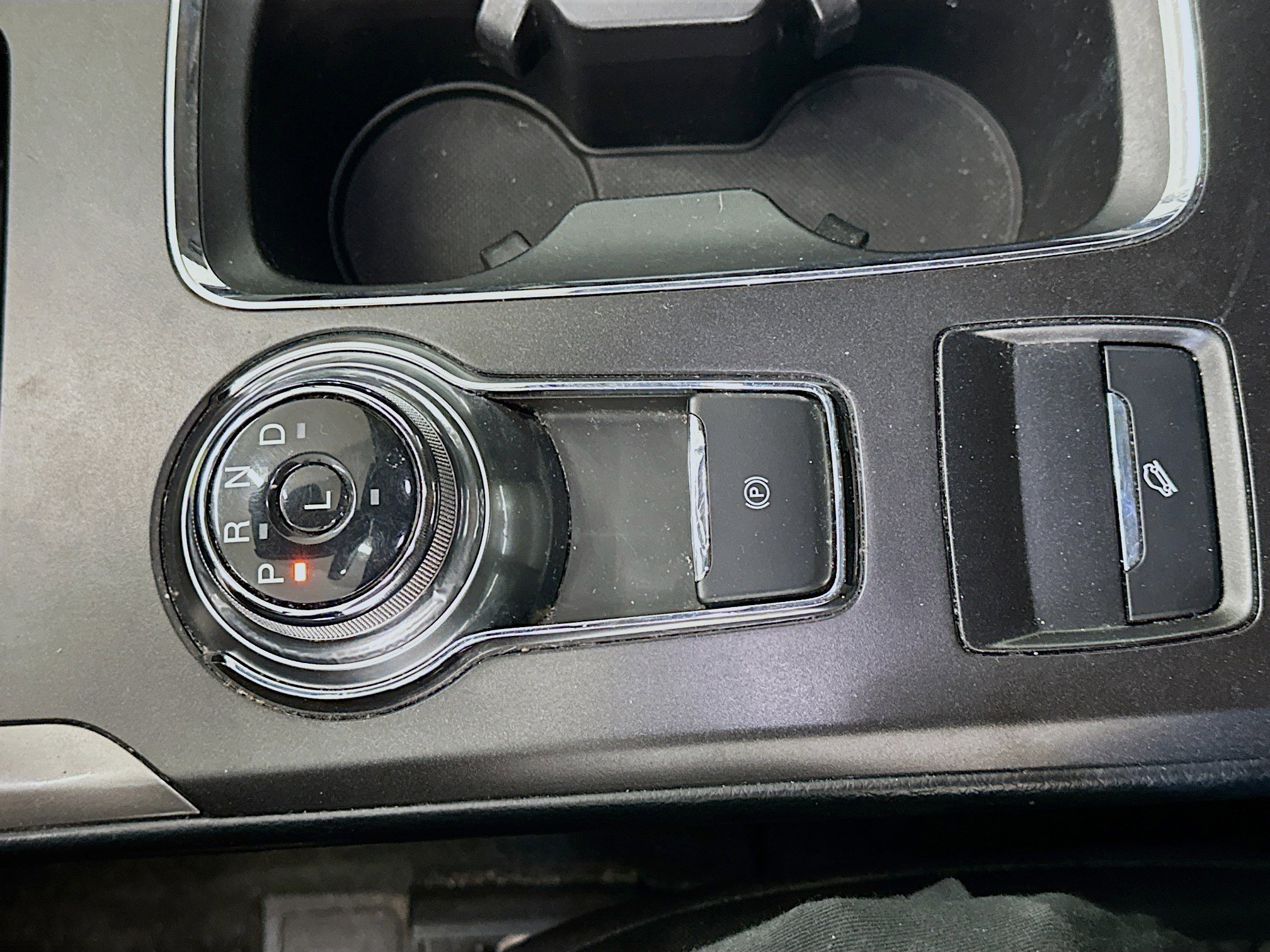 Used 2017 Ford Fusion SE image 24