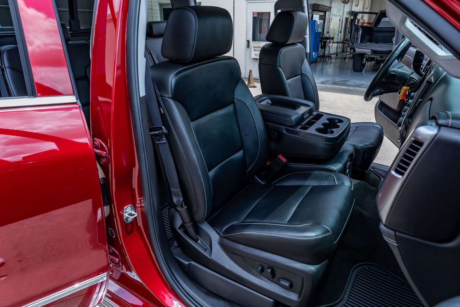 Used 2018 Chevrolet Silverado 1500 LTZ w/ Sport Package AWD/4WD image 29
