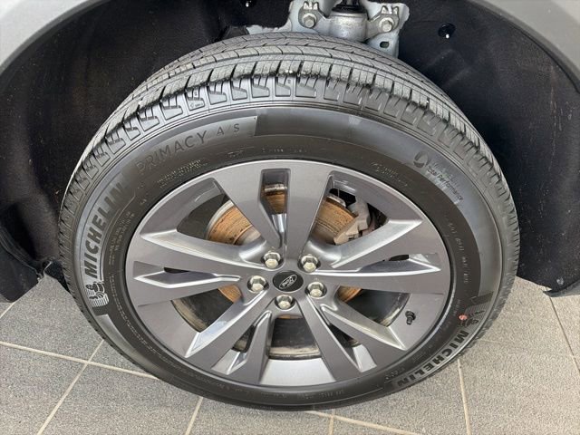 Used 2023 Ford Explorer XLT w/ Equipment Group 202A image 6