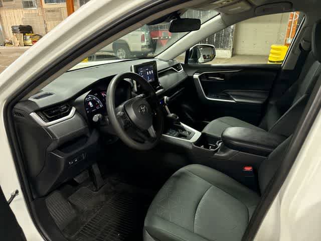 Certified 2024 Toyota RAV4 XLE AWD/4WD image 28