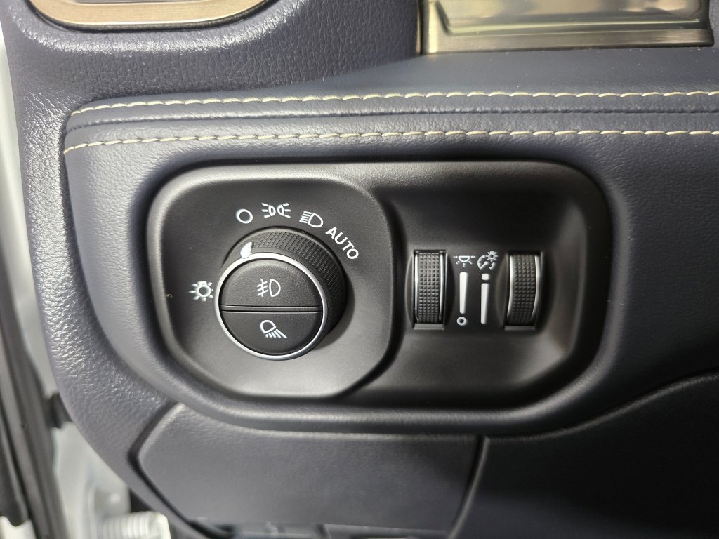Used 2023 RAM 3500 Limited AWD/4WD image 22