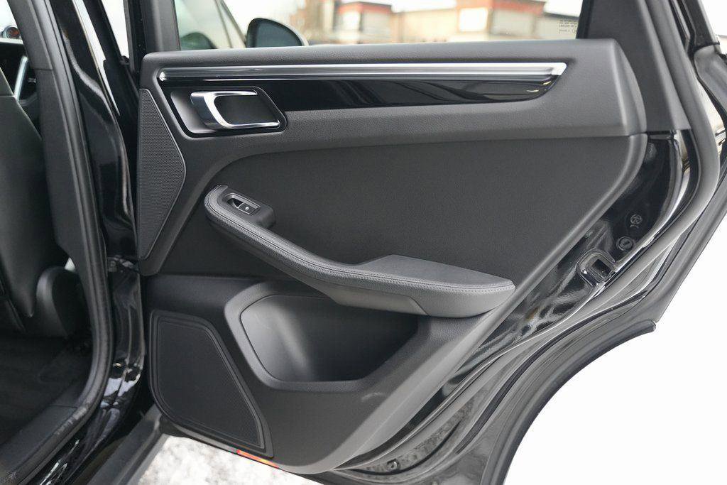 Used 2017 Porsche Macan w/ Driver Memory Package image 72