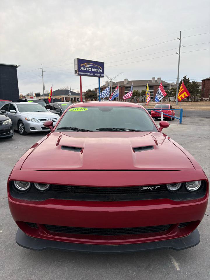 Used 2016 Dodge Challenger SXT RWD image 2