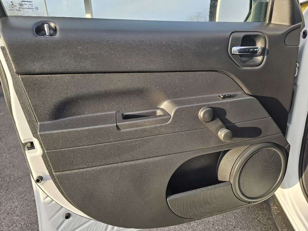 Used 2017 Jeep Patriot Sport image 29