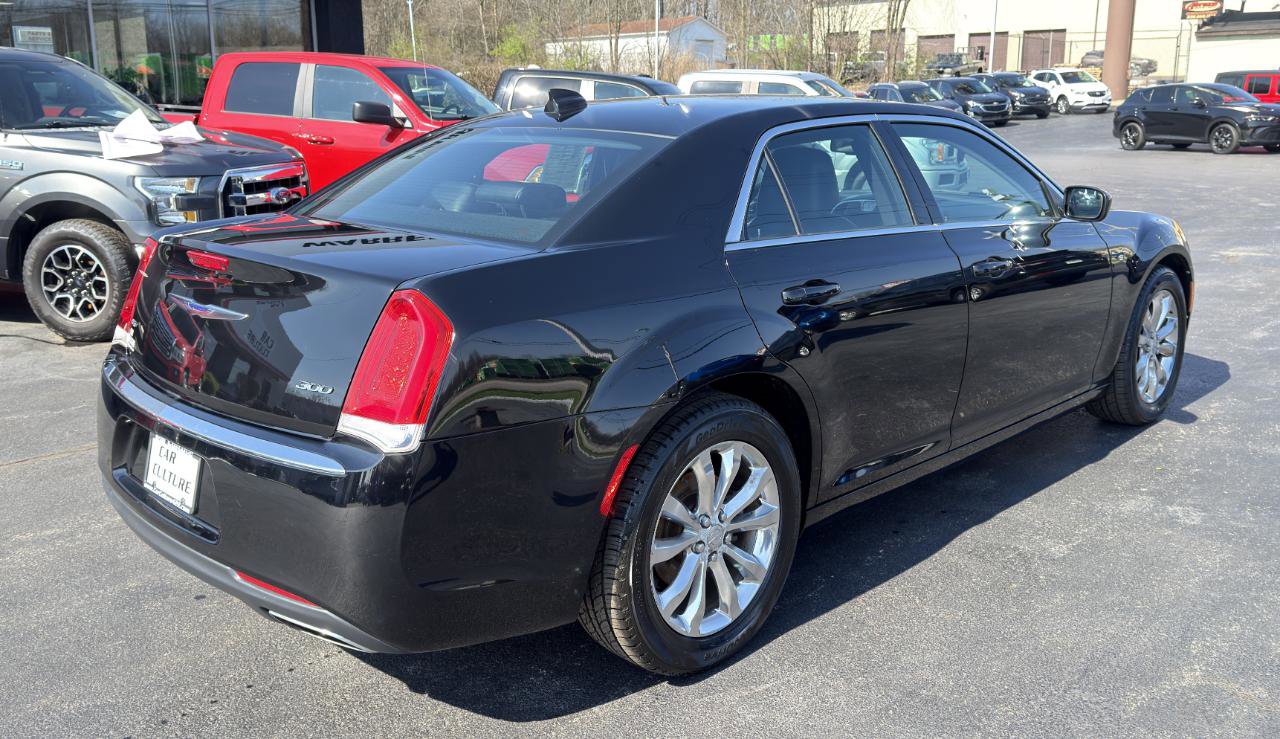 Used 2015 Chrysler 300 Limited w/ Driver Convenience Group image 15